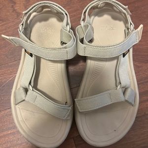 Teva Women’s Hurricane Sandal. Size 7